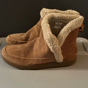 Sanuk camel & white booties, size 10